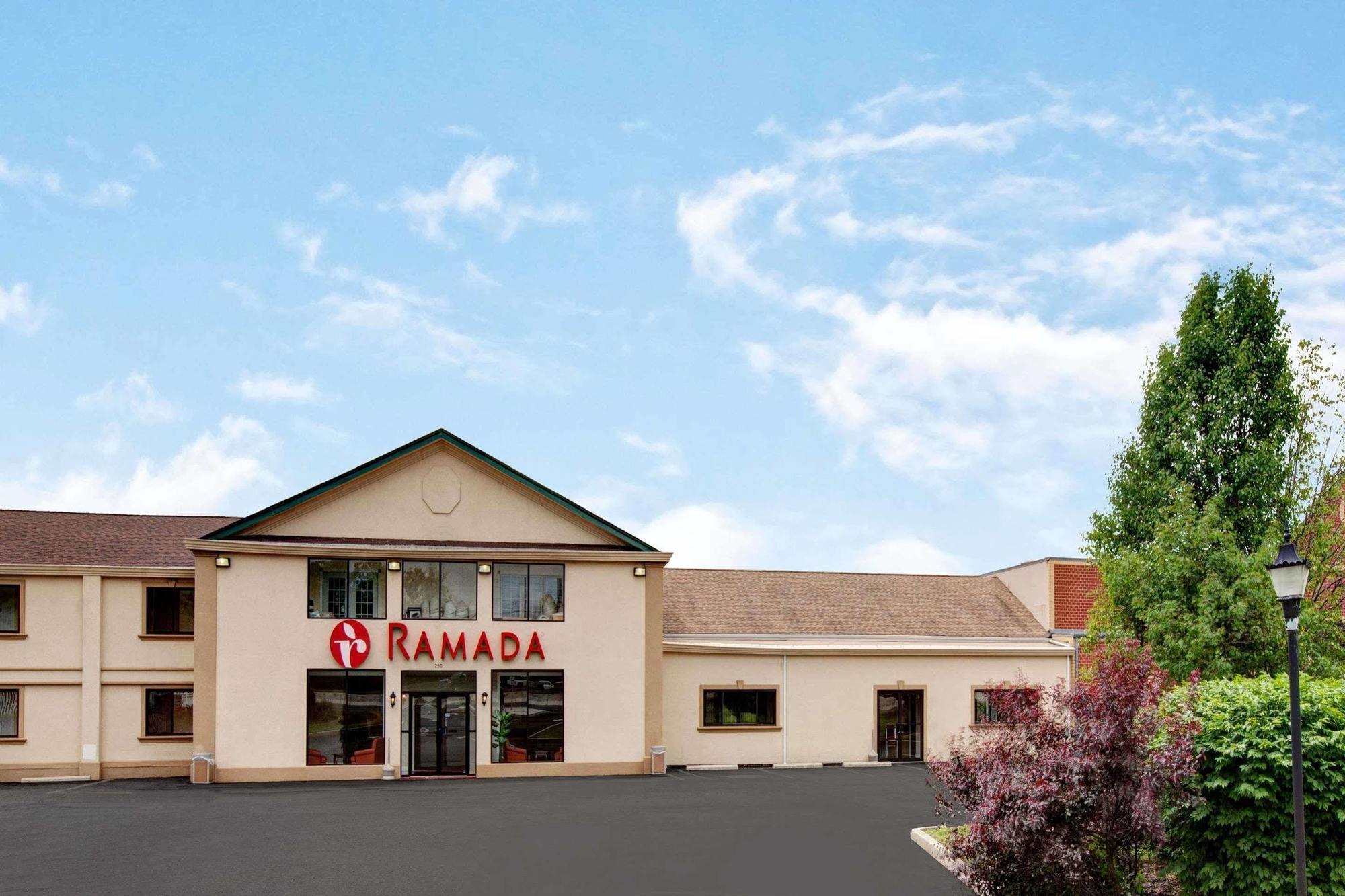 Ramada By Wyndham Flemington Hotel Buitenkant foto